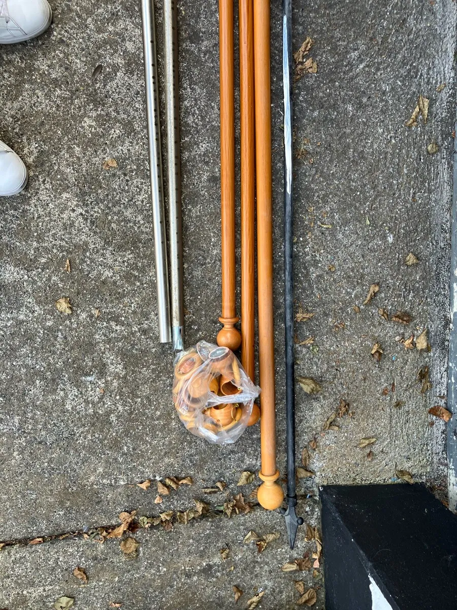 4 x assorted curtain poles - Image 2