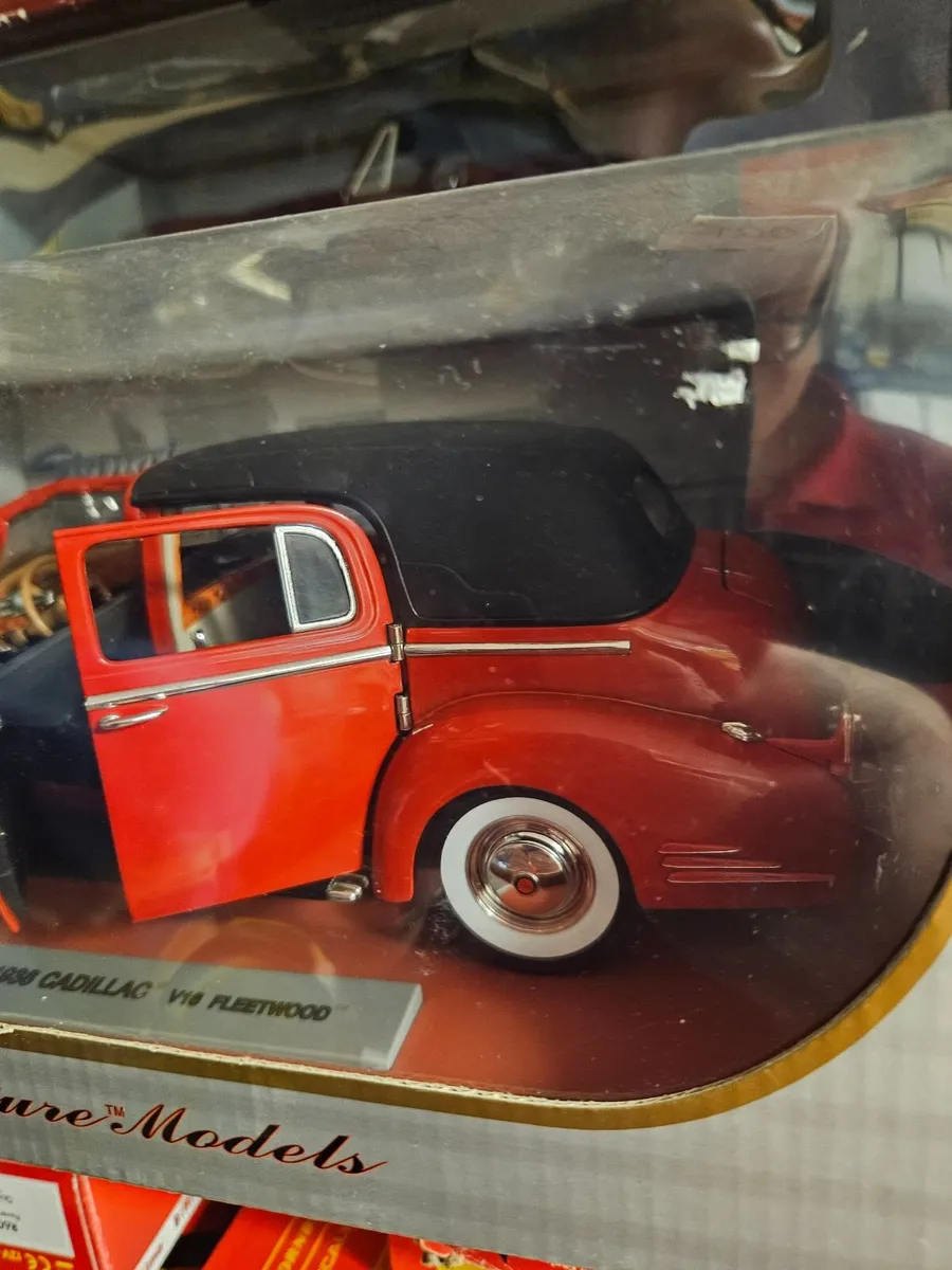 Corgi Signature Models Cadillac 1.18 - Image 4