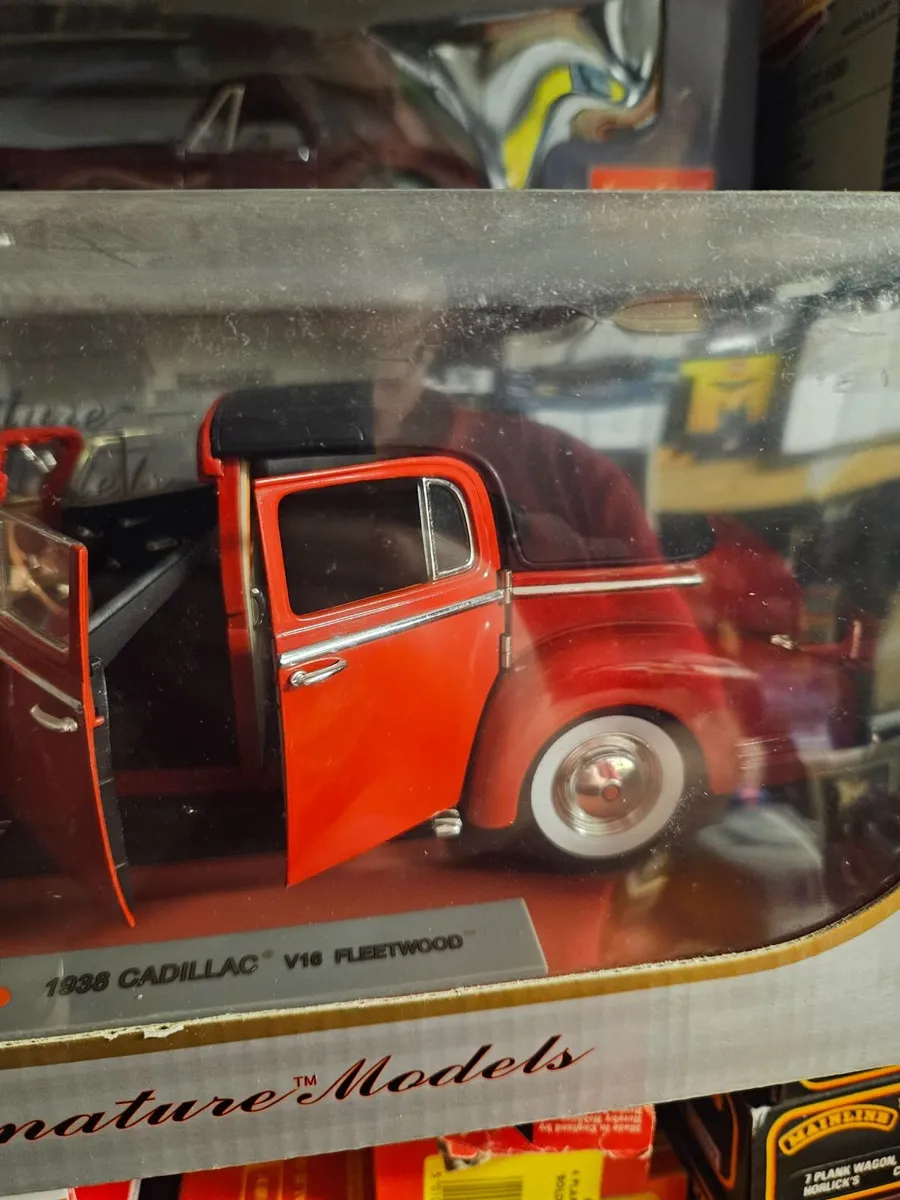 Corgi Signature Models Cadillac 1.18 - Image 3