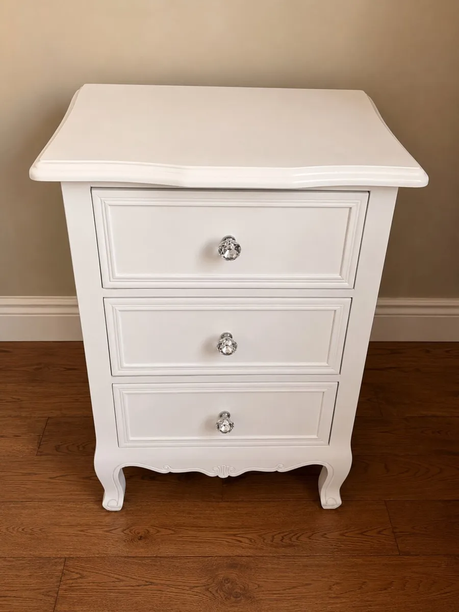 2 x Bedside lockers