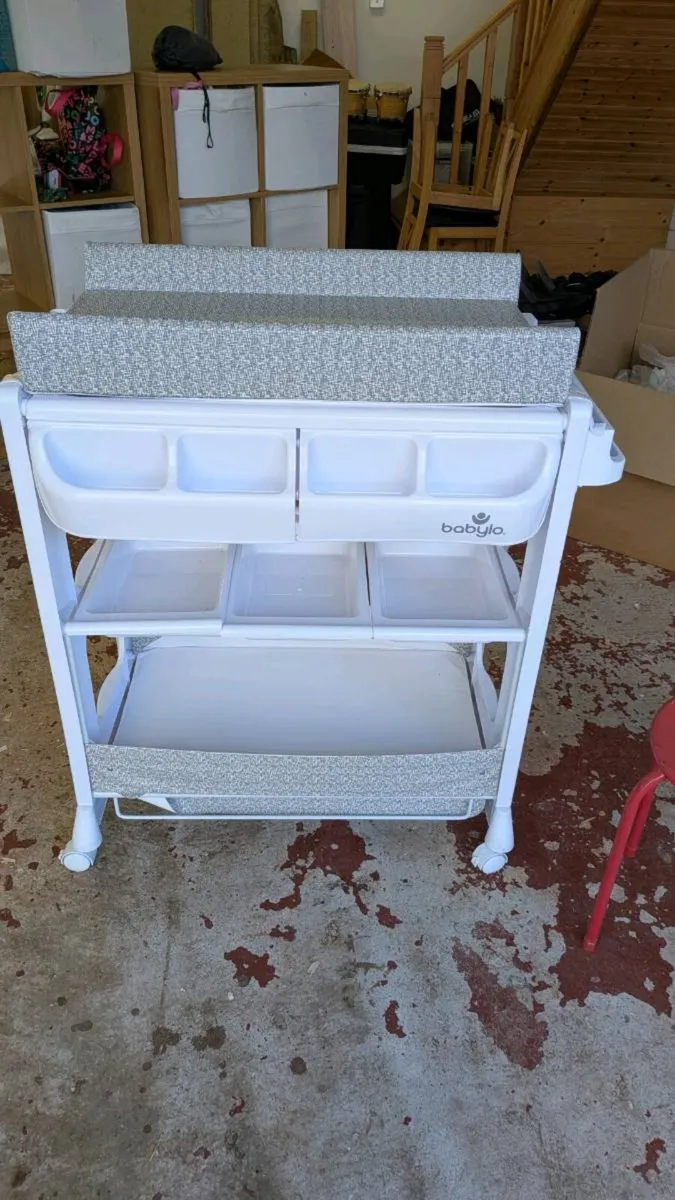 Babylo Baby Bath and Changing Unit - Image 1