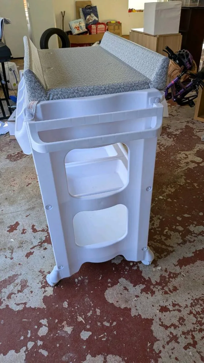 Babylo Baby Bath and Changing Unit - Image 3