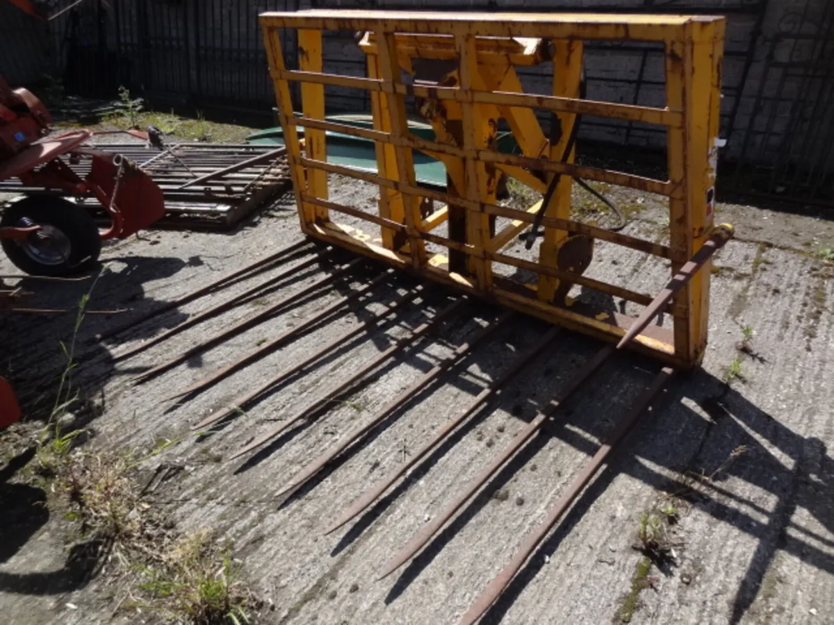 Grays Push off Buckrake - Image 2