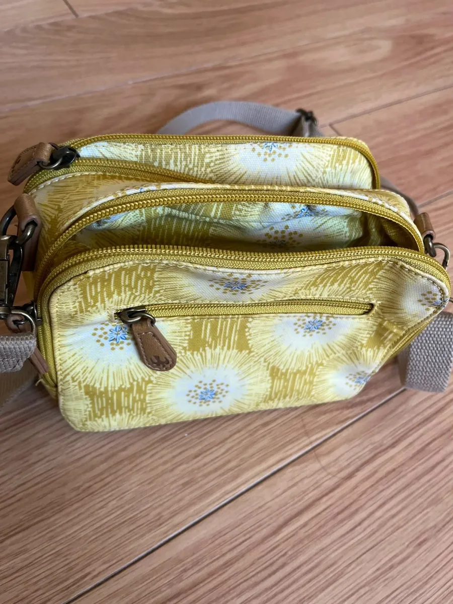 Small cross-body bag/camera bag - Image 2
