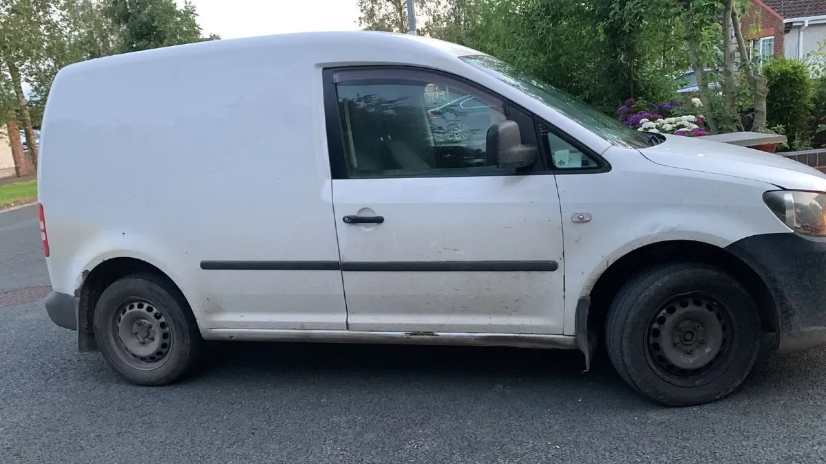 Volkswagen Caddy 2013 - Image 2