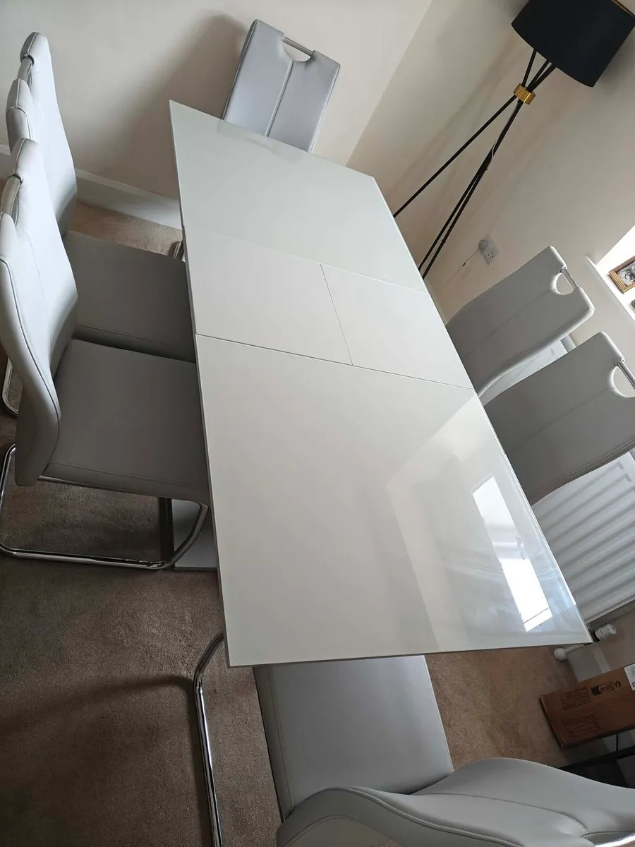 Table & 6 chairs - Image 2