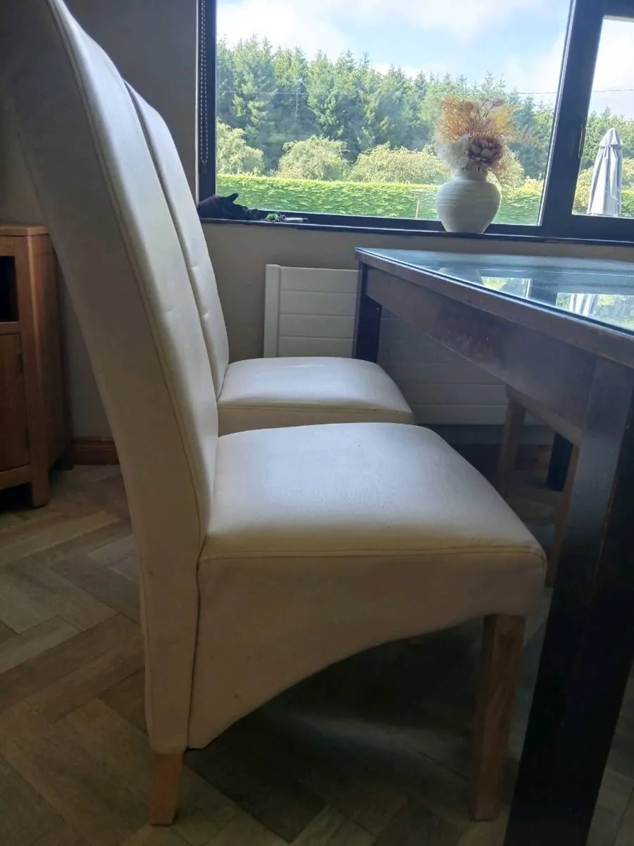 Dining Table and 4 leather chairs - Image 2