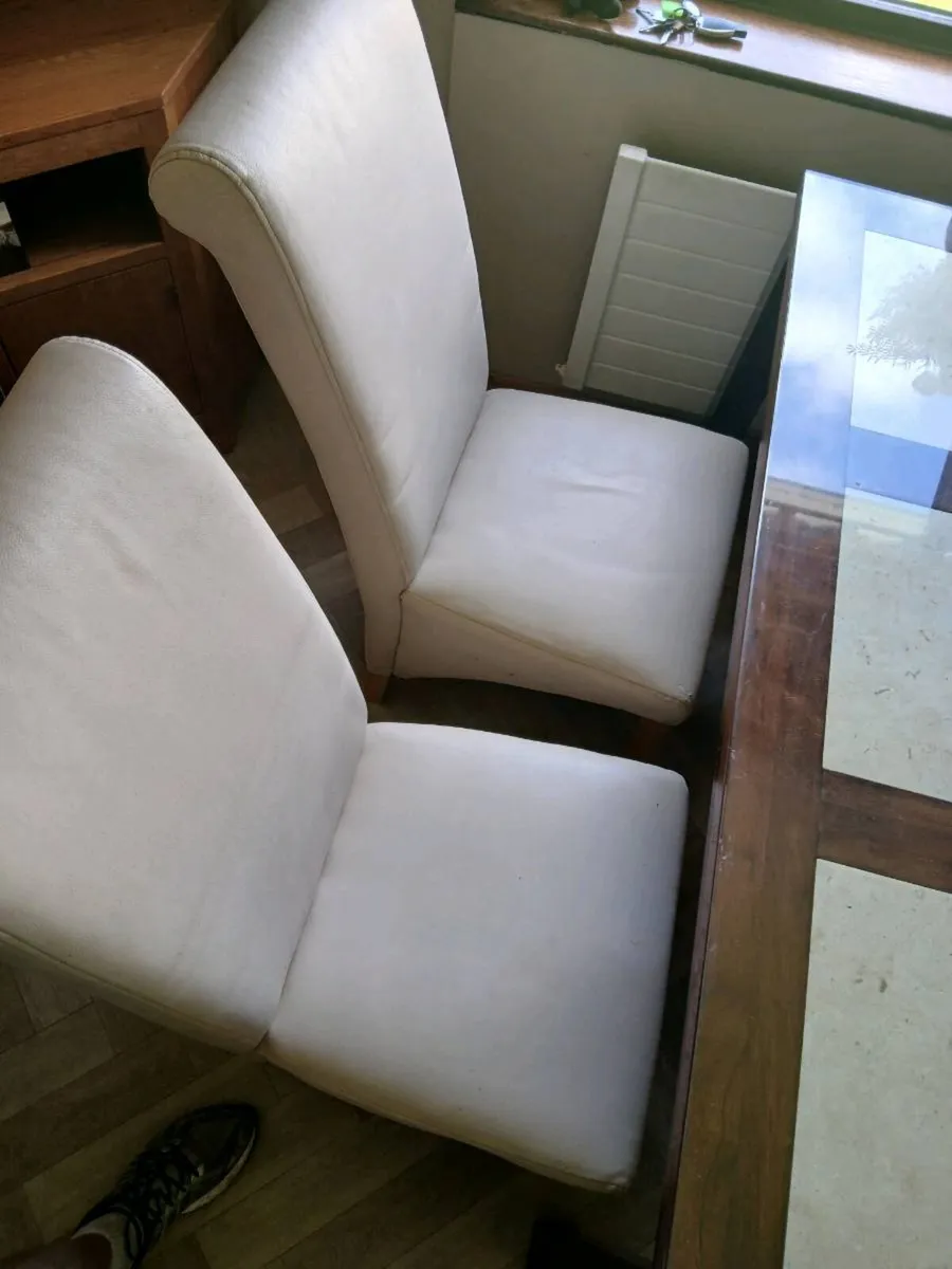 Dining Table and 4 leather chairs - Image 3