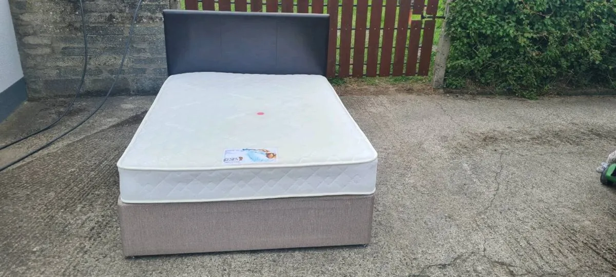 Double bed, headboard and mattress - Image 4