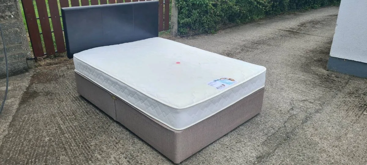 Double bed, headboard and mattress - Image 2