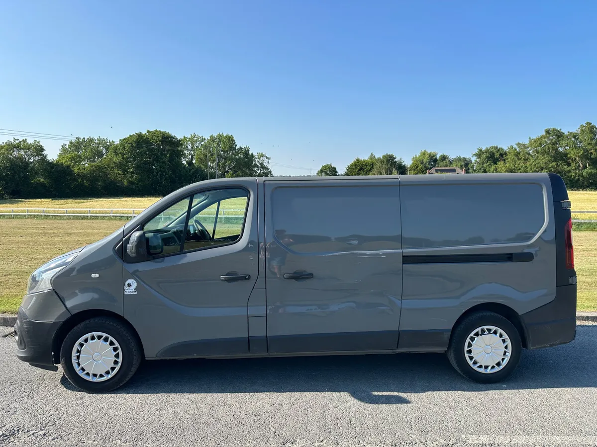 Renault Trafic 2018 DOE 02/27 - Image 3