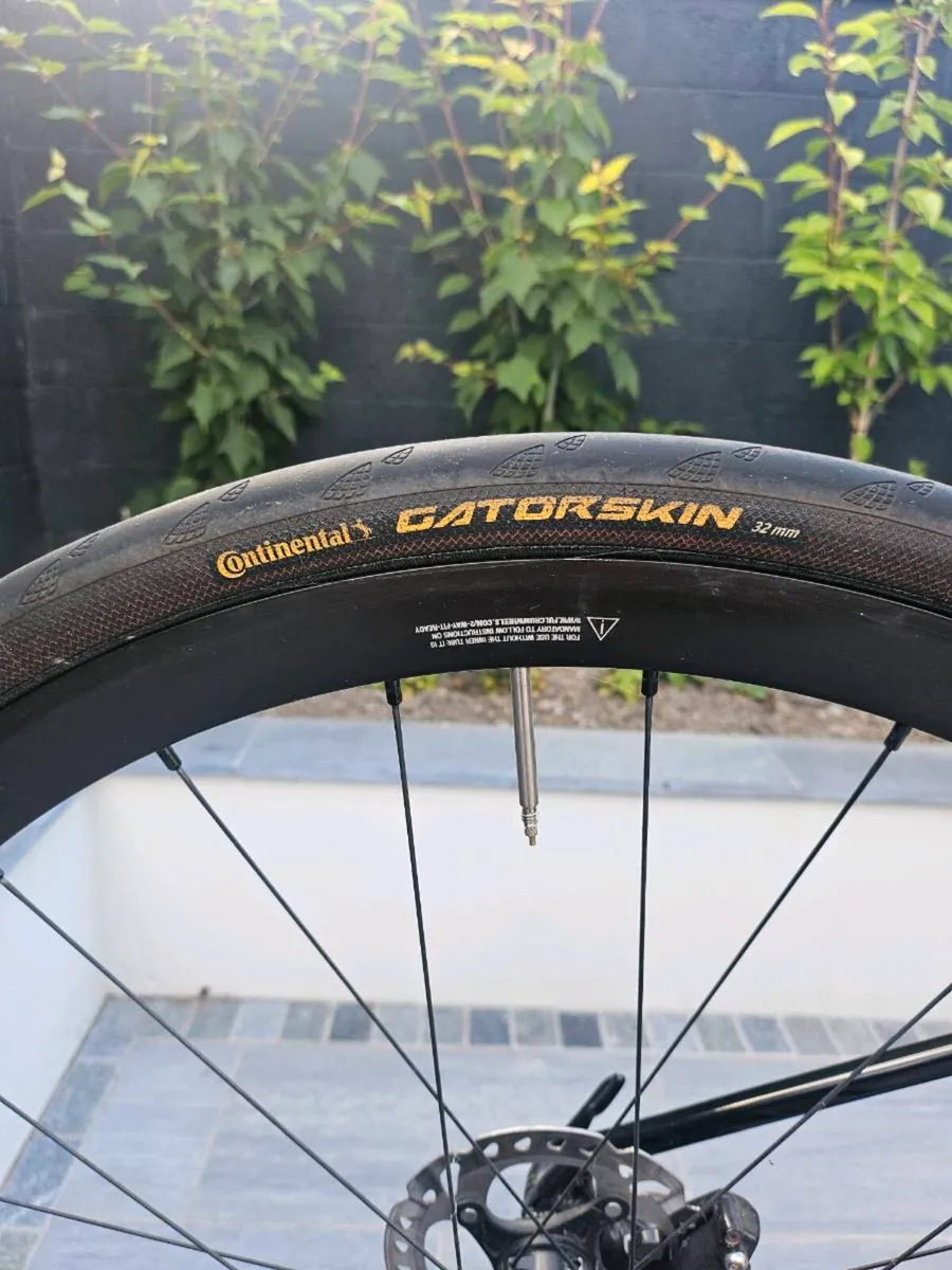 Giant Defy Bicycle - Image 3