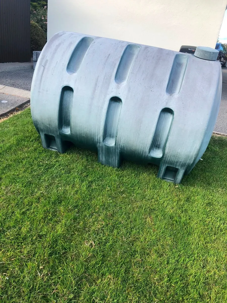 Oil tank