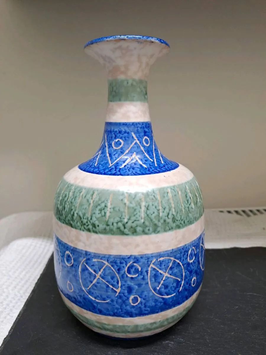 Vintage Il Cavallino Sicilian Studio Pottery Vase - Image 1