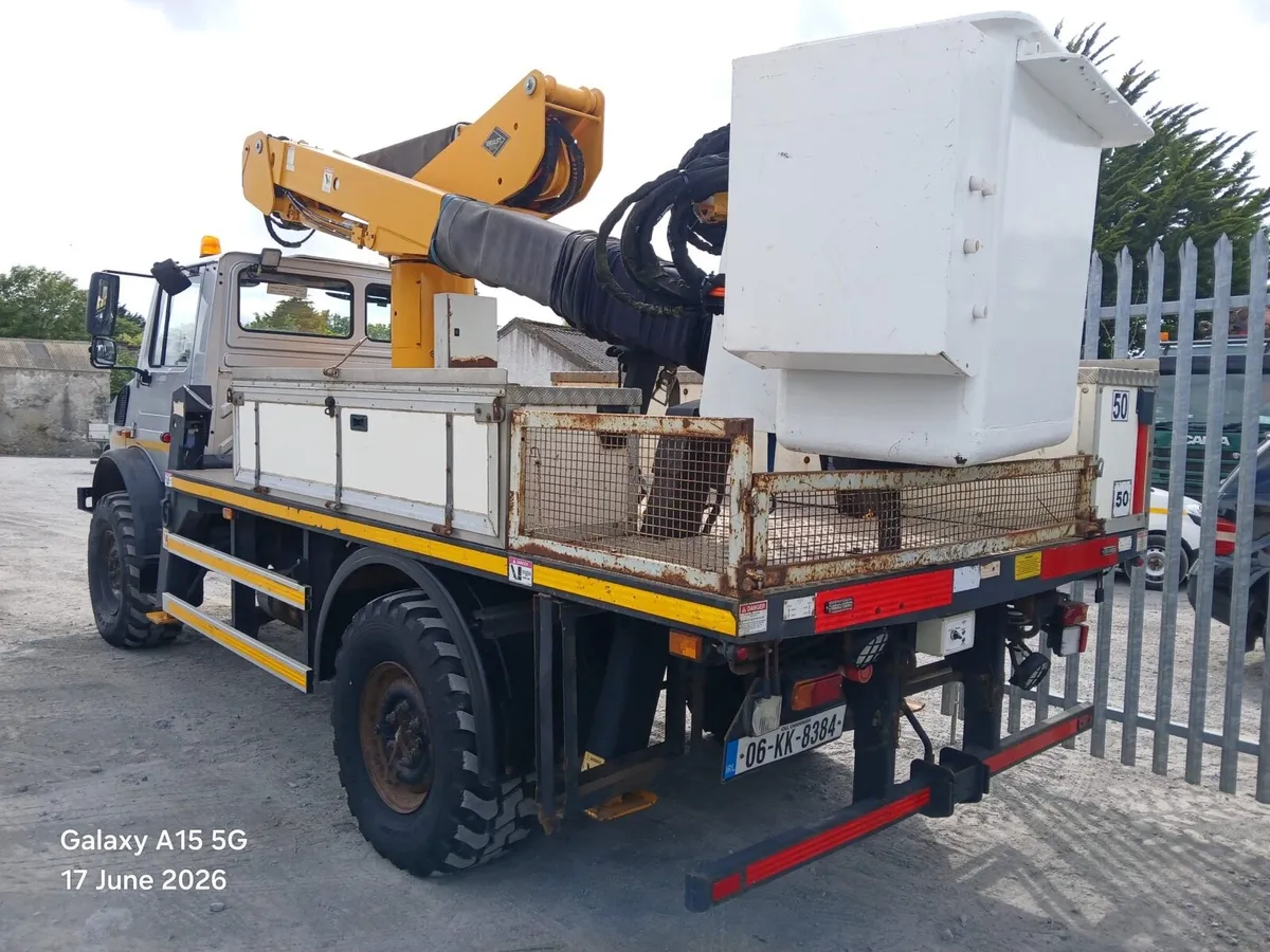 Mercedes Unimog hoist - Image 3