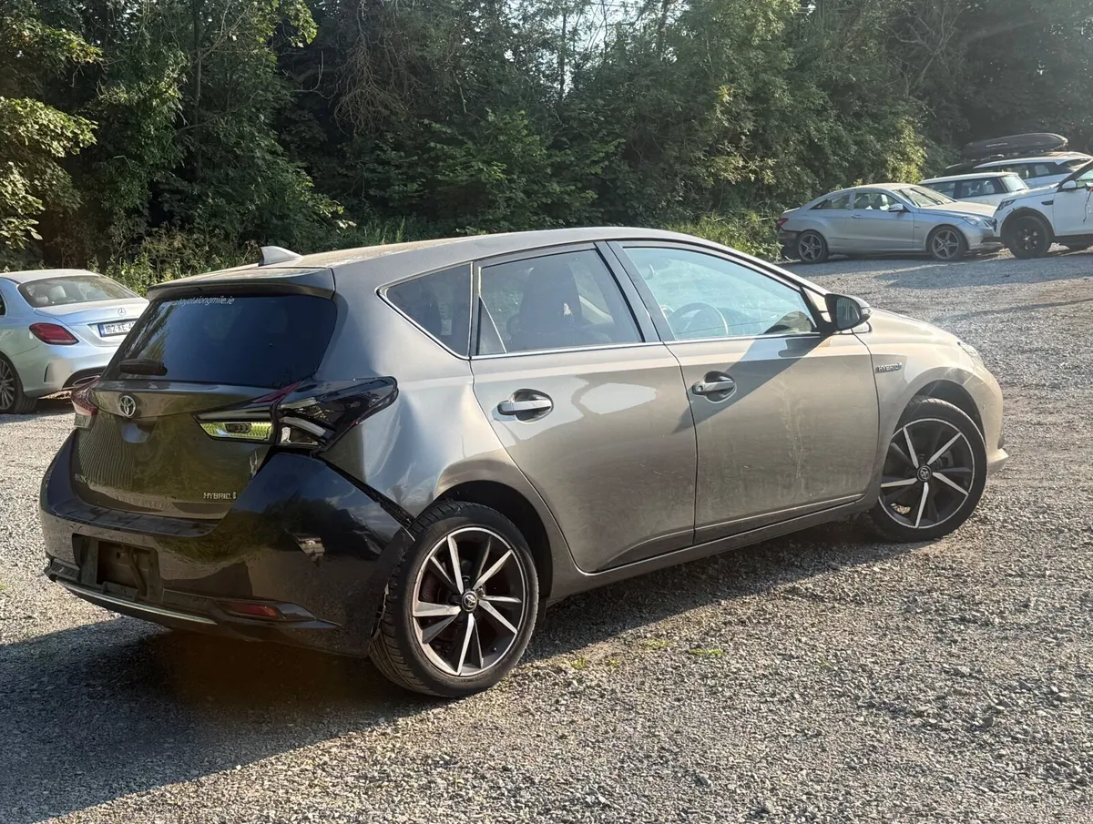 2018 Toyota auris 66000 km hybrid LUNA - Image 3
