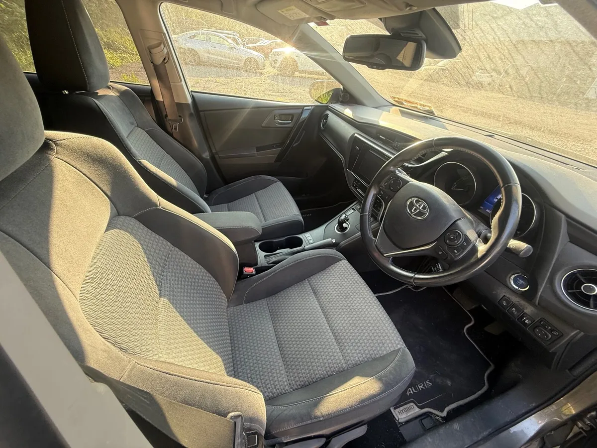 2018 Toyota auris 66000 km hybrid LUNA - Image 4