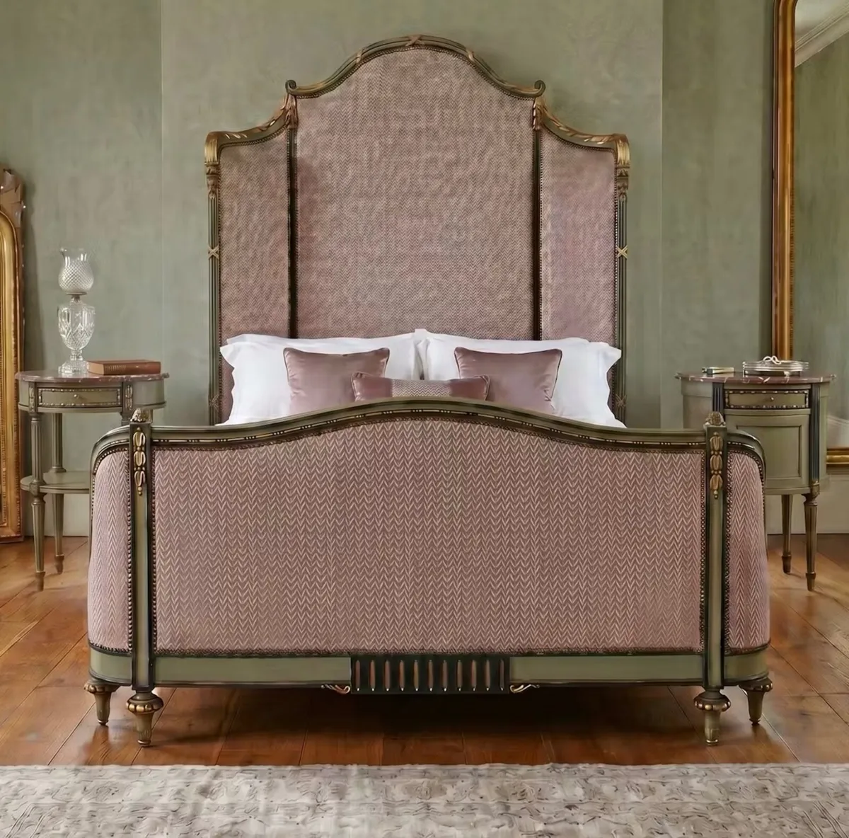 Grand old French large bed and lockers