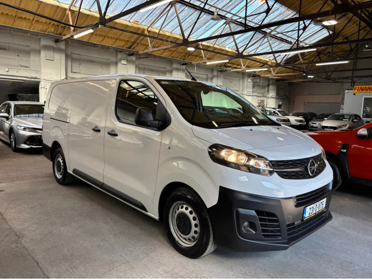 Opel Vivaro 1.5 lwb 6 speed 3 seater €13820 - Image 1