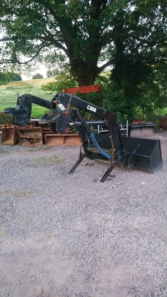 CASE MX135 FRONT LOADER - Image 2