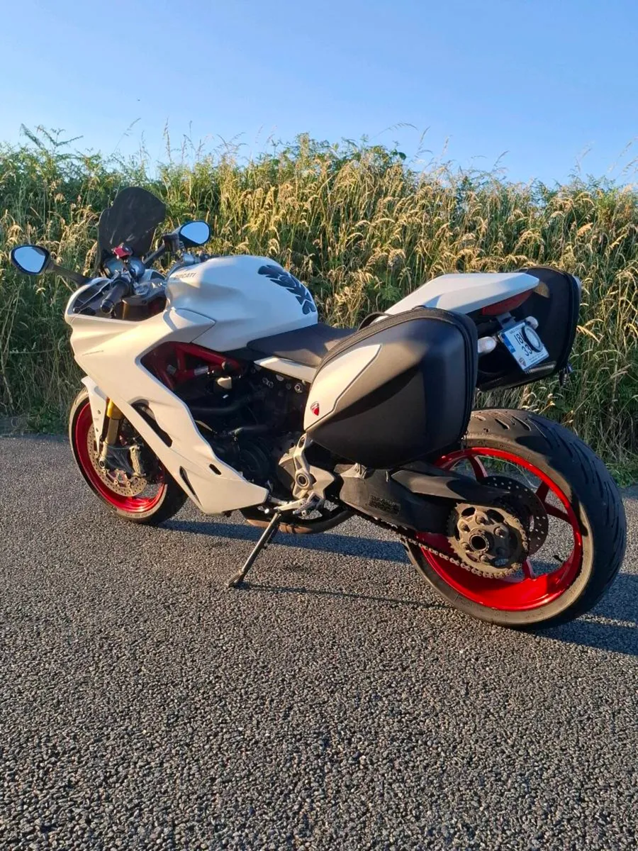 Ducati Supersport S - Image 3