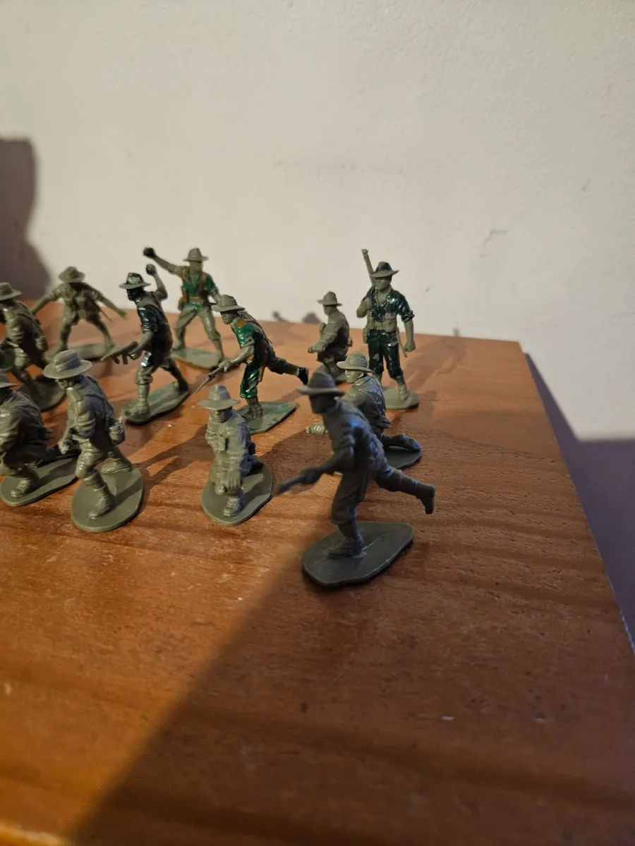 Vintage Airfix WW2 Australian Soldiers 1.32 - Image 2