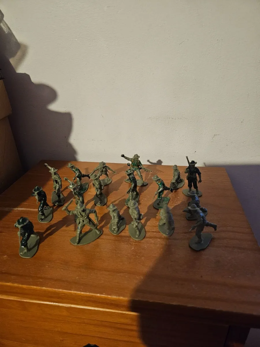 Vintage Airfix WW2 Australian Soldiers 1.32 - Image 1