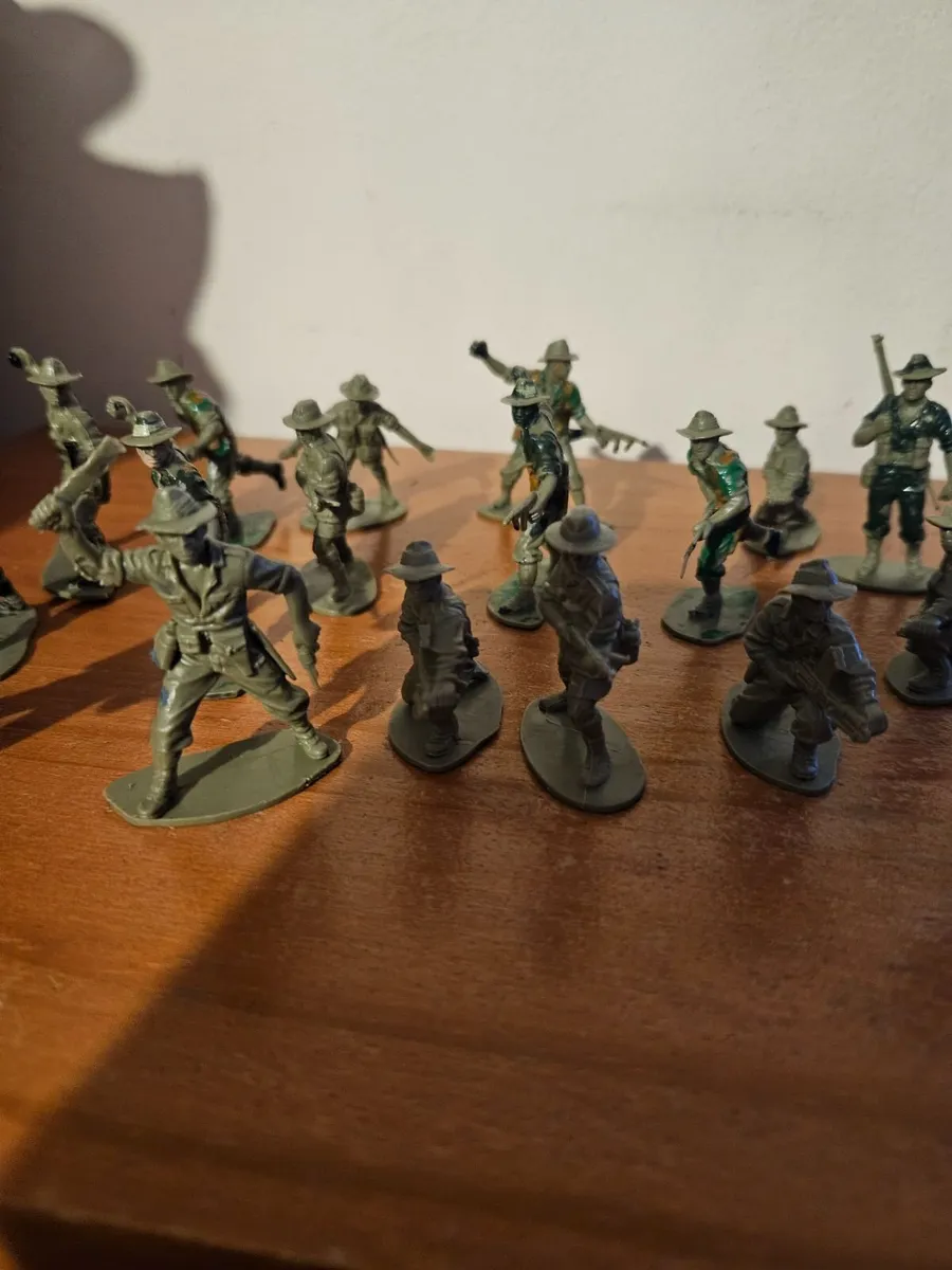 Vintage Airfix WW2 Australian Soldiers 1.32 - Image 3