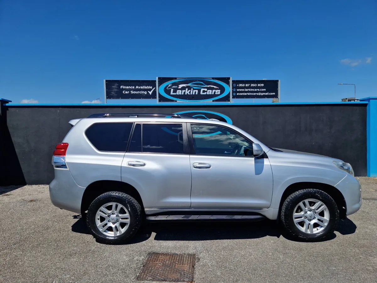 11 Toyota Land Cruiser Crew Cab Automatic - Image 4