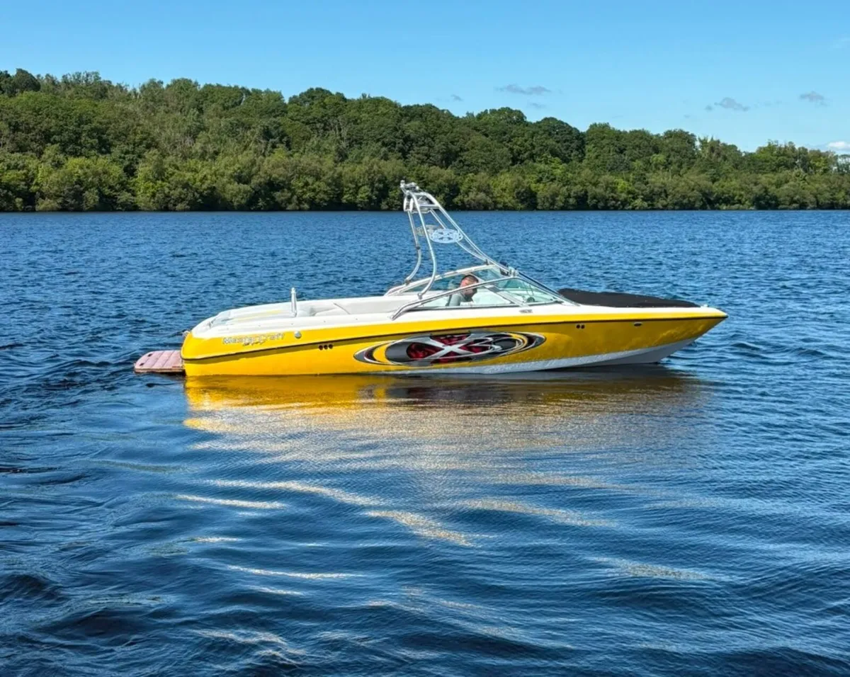 Mastercraft X30 wakeboard waterski boat - Image 1