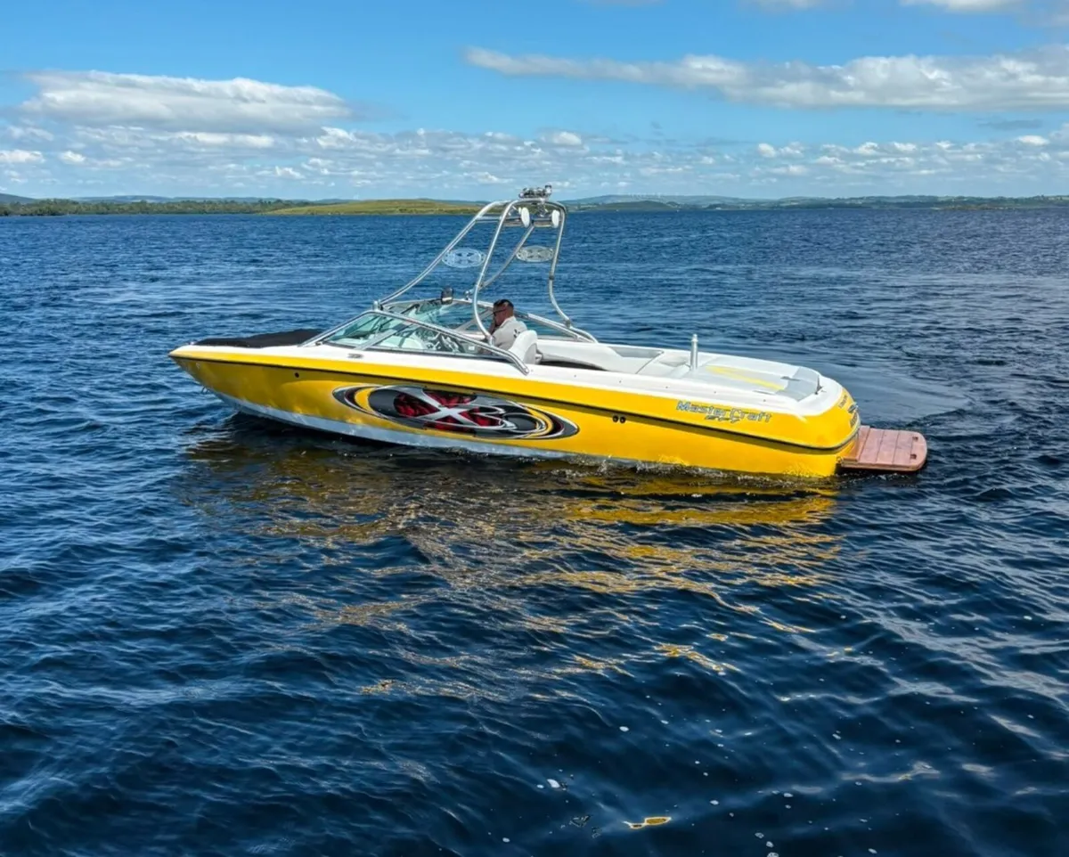 Mastercraft X30 wakeboard waterski boat - Image 2