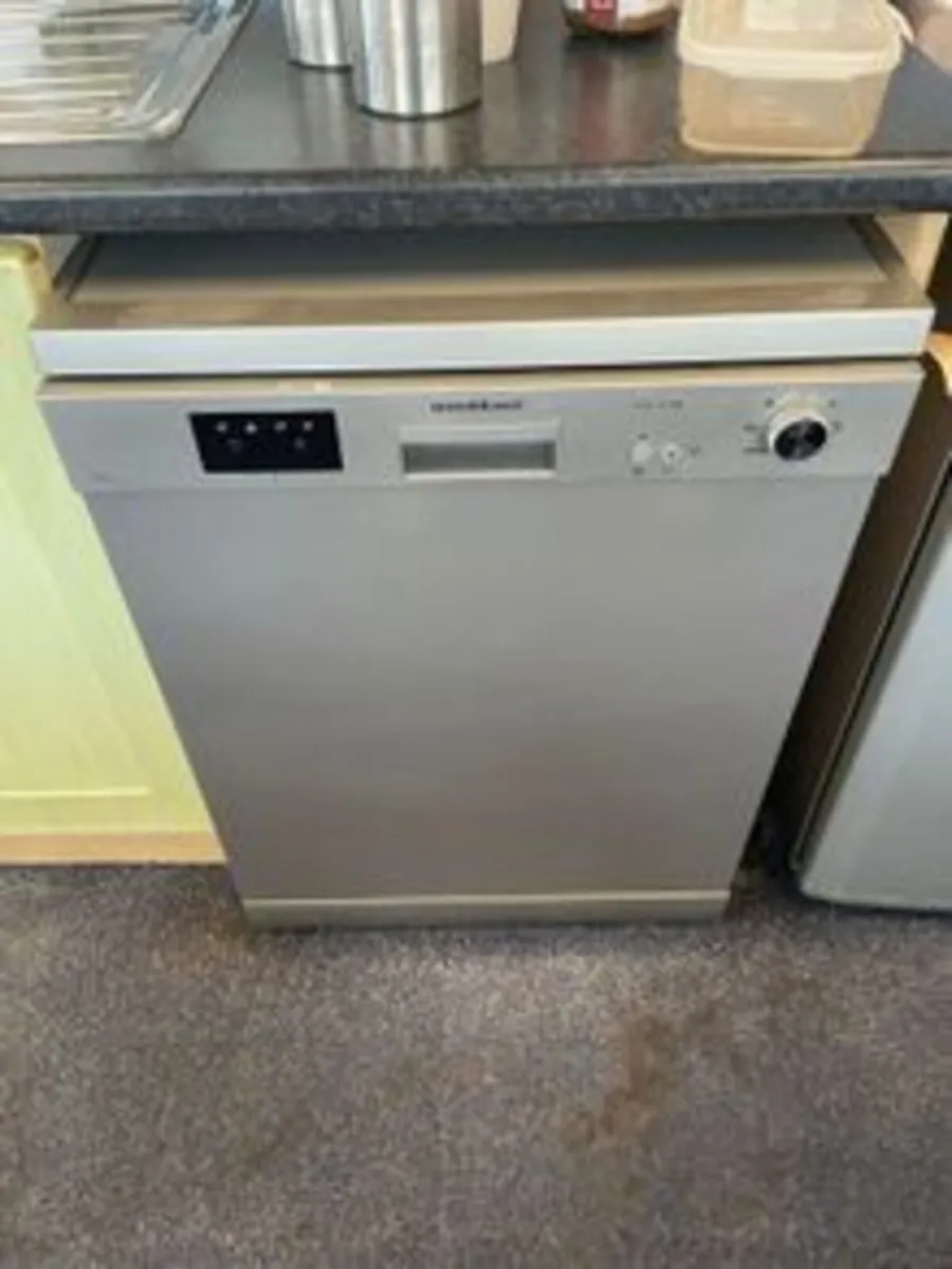 NordMende Freestanding Dishwasher