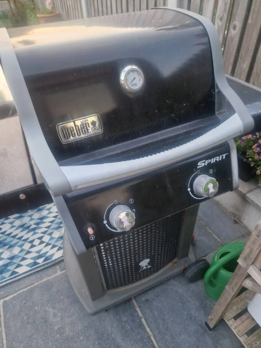Weber spirit- needs refurbishment- free - Image 1