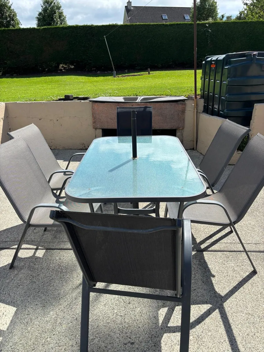 Garden table, chairs and umbrella set - Image 2