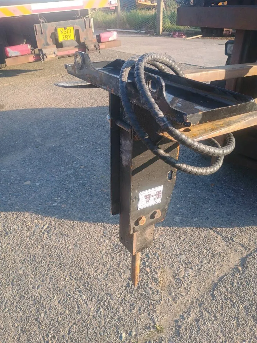 Rock Breaker to 0.5-2 ton mini machine (New/Unused - Image 1
