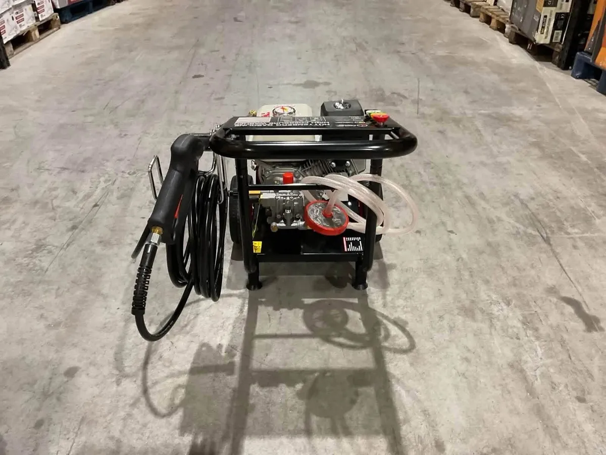 BRAND NEW INDUSTRIAL USE PRESSURE WASHER 4500psi - Image 4