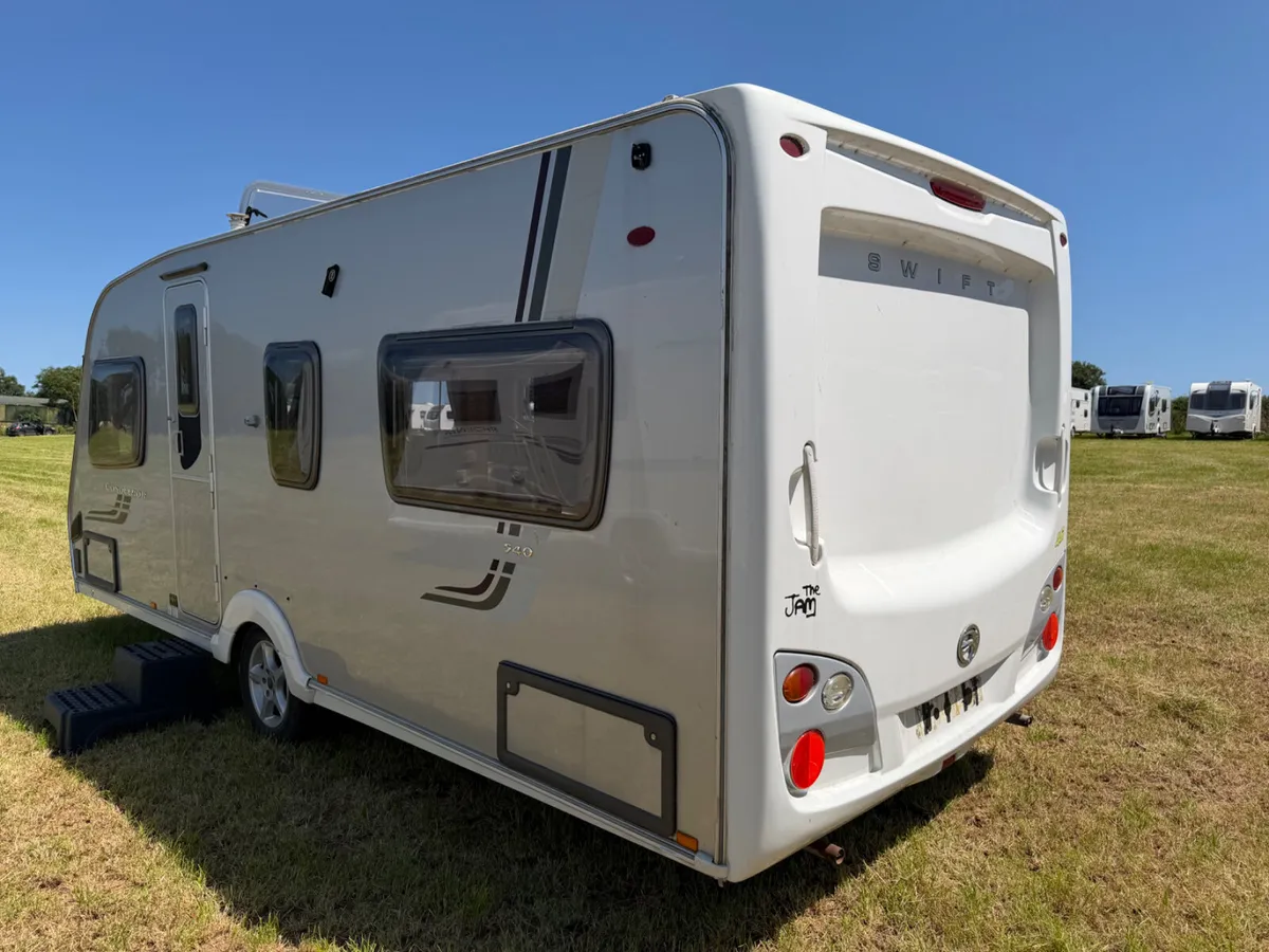 Swift Conqueror 540 –  Fixed bed end washroom - Image 4