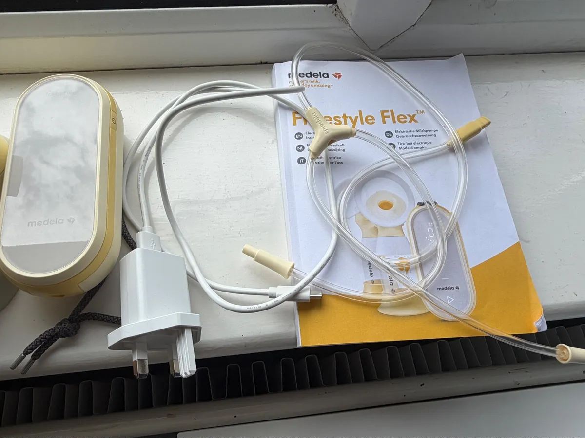 Medela Freestyle Flex double breast pump - Image 4