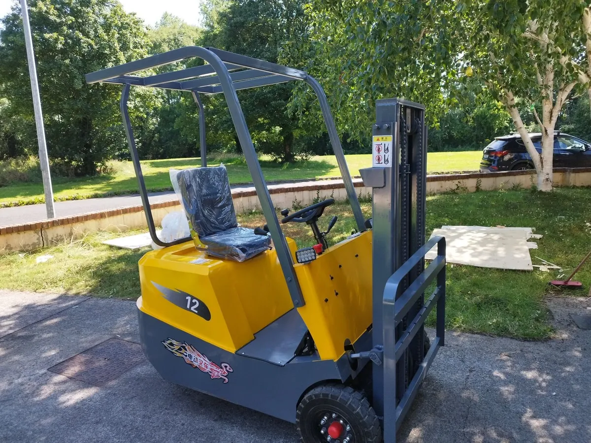 Electric Forklift - Image 4