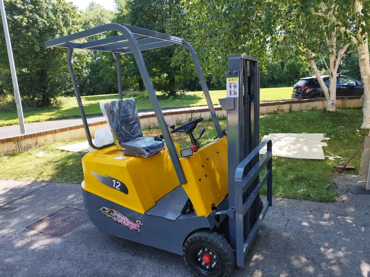 Electric Forklift - Image 2