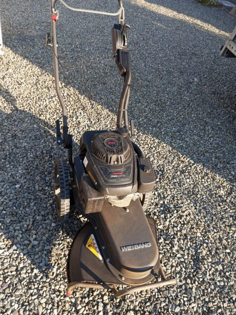 Wheeled heavy duty brushcutter - Image 1
