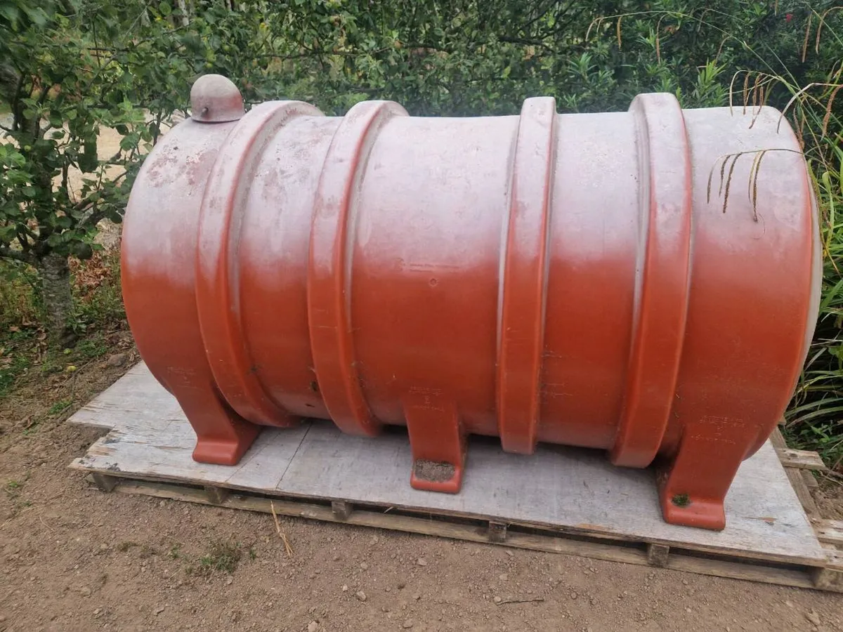 Oil tank - Image 1