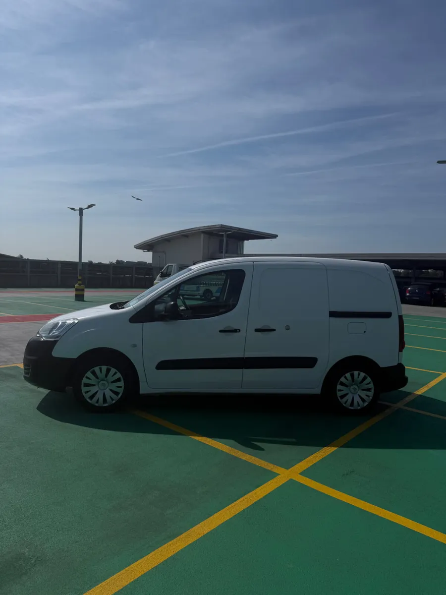 181 Citroen Berlingo 1.6 Diesel -LWB 3 SEATER - Image 4
