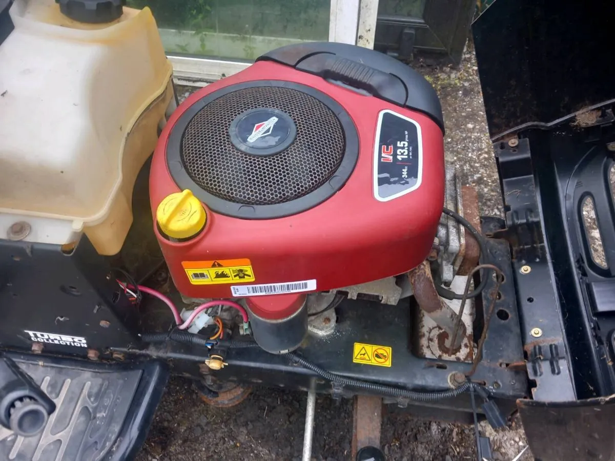 Briggs and Stratton engine for sale - Image 2