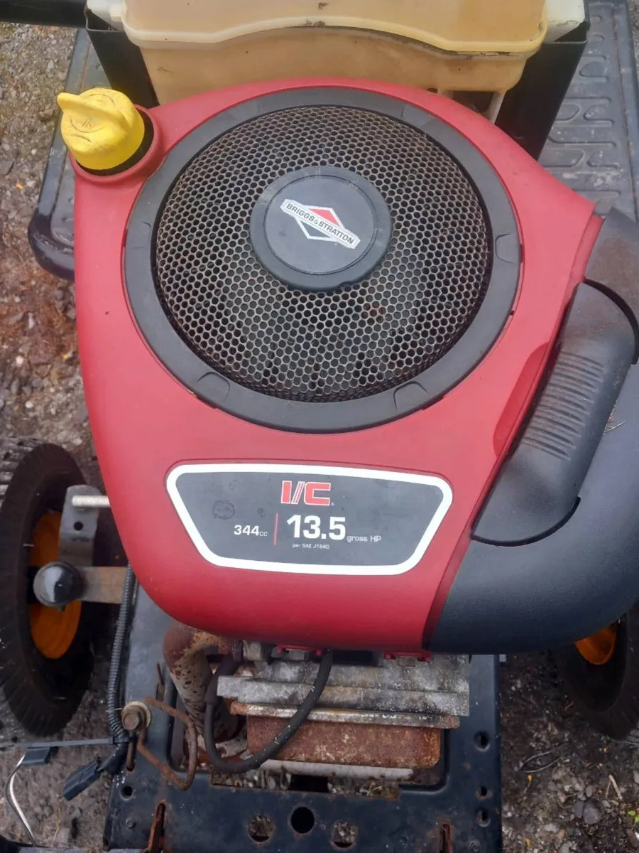 Briggs and Stratton engine for sale - Image 4