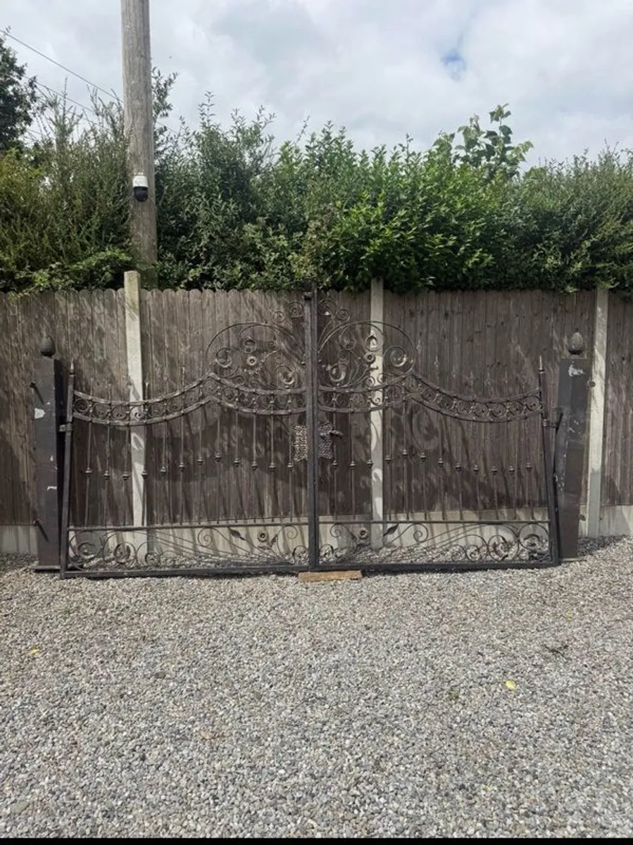 Gates - Image 1