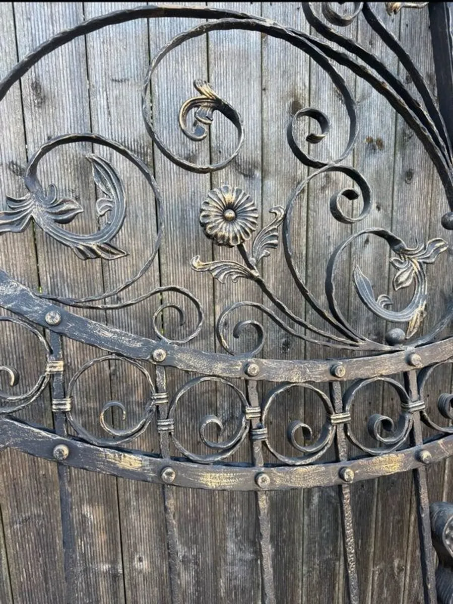Gates - Image 3