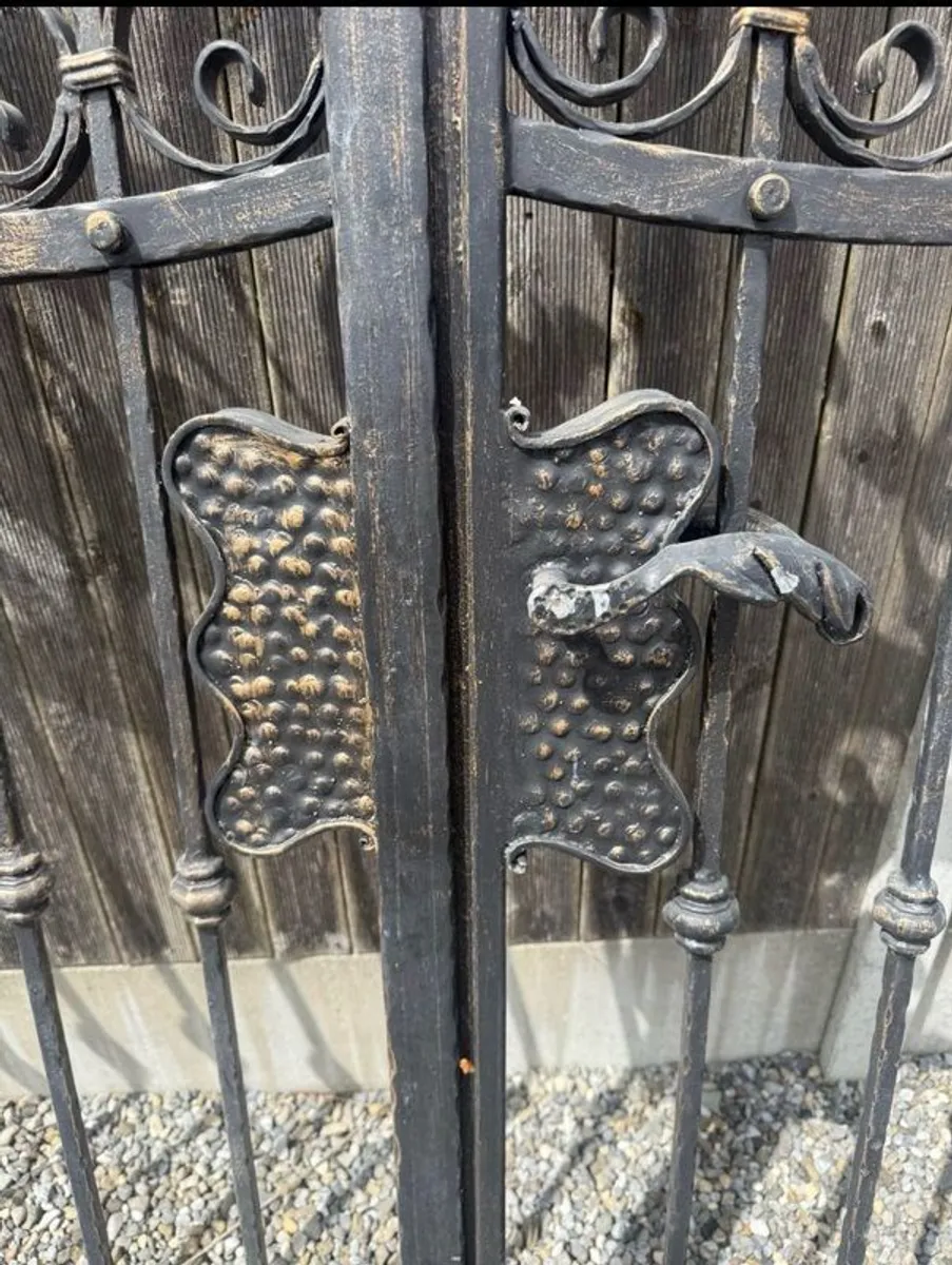 Gates - Image 4