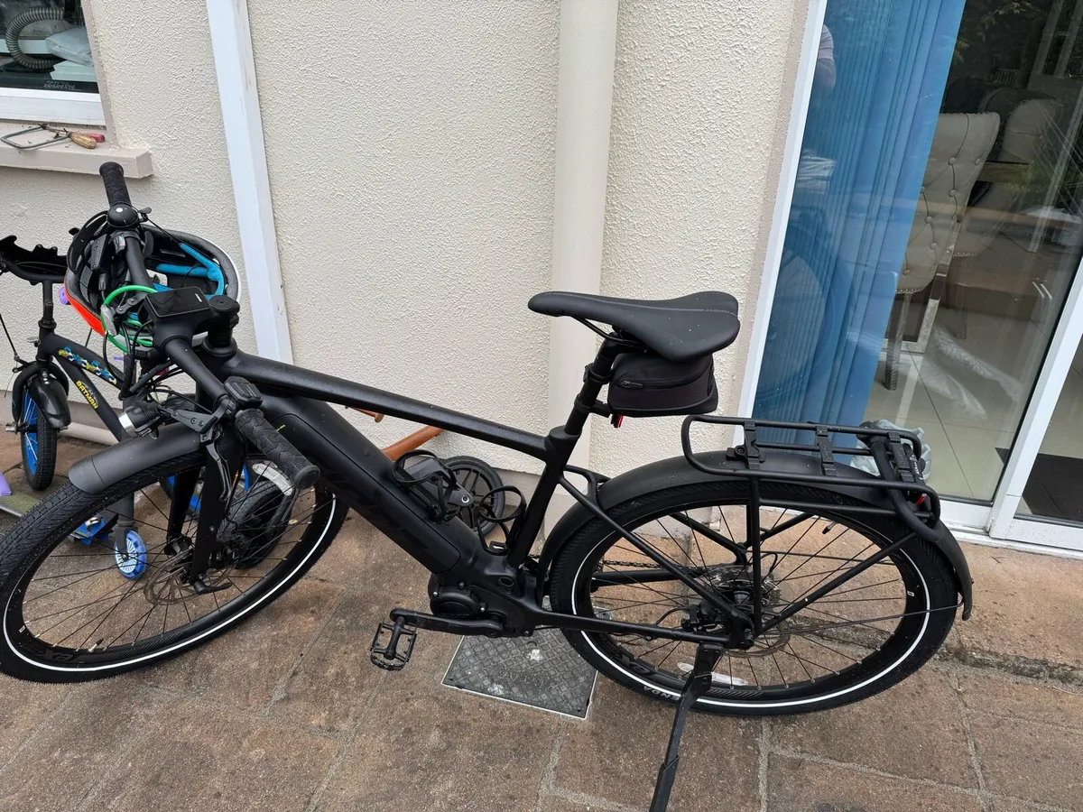 Giant fastroad E bike - Image 1