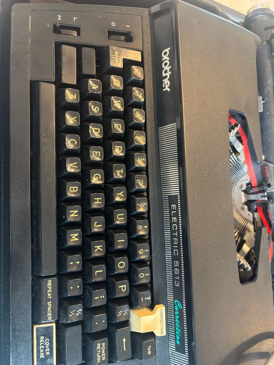 Brother electric typewriter - Image 2